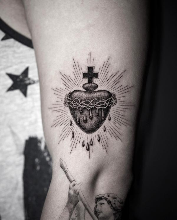 Sacred Heart Tattoo - Realistic Temporary Tattoos