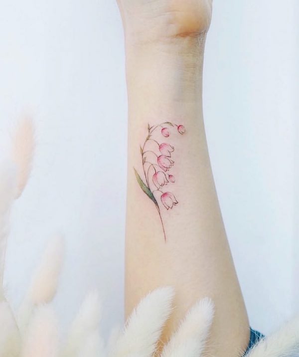 40 Cute and Tiny Floral Tattoos for Women  TattooBlend