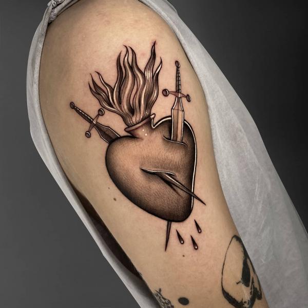 60 Sacred Heart Tattoos: A Symbolism of Love and Devotion