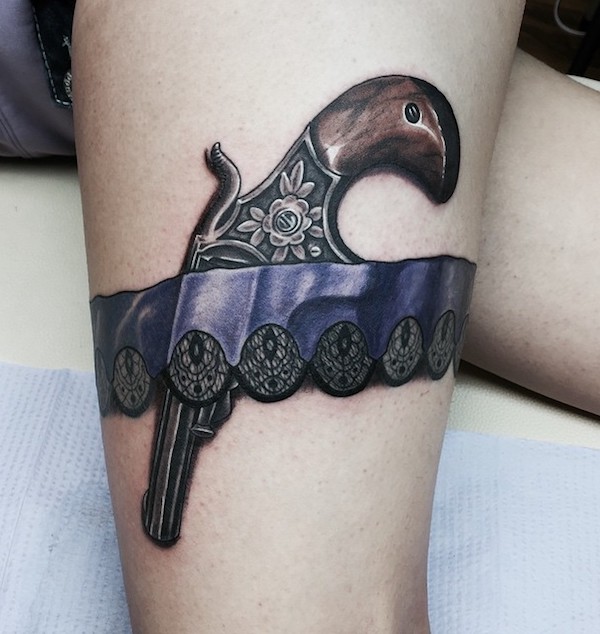 Hemming lace garter with gun