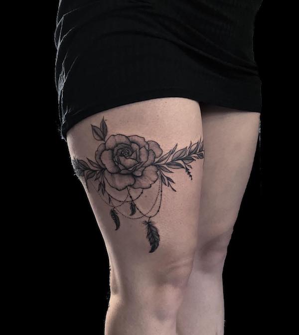 Leaves garter with rose