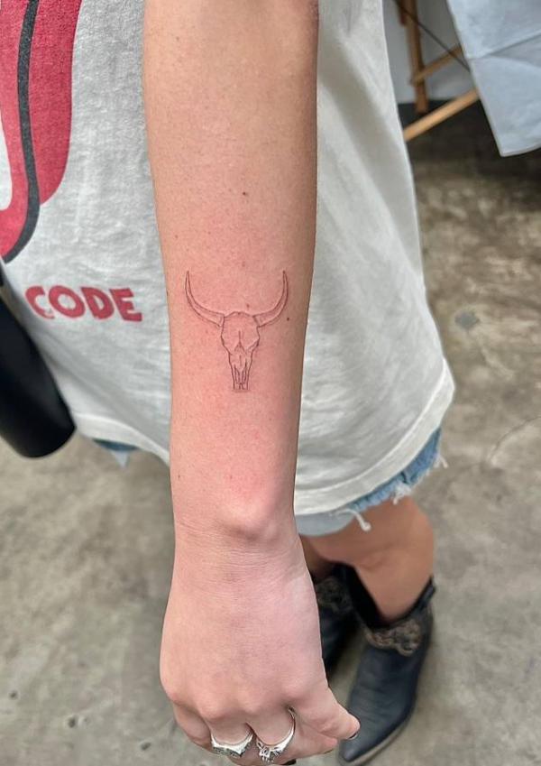 30 Dandy Bull Tattoo Designs