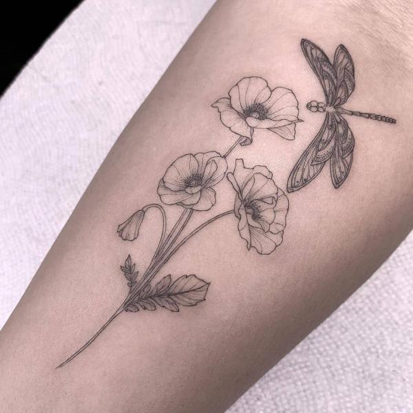 Premium PSD  A black and white dragonfly tattoo with flowers on the top