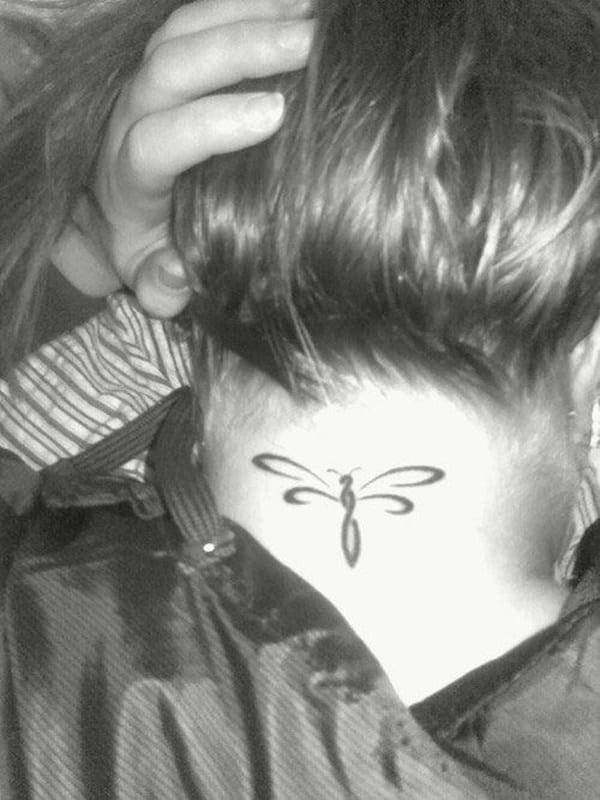 Simple dragonfly outline