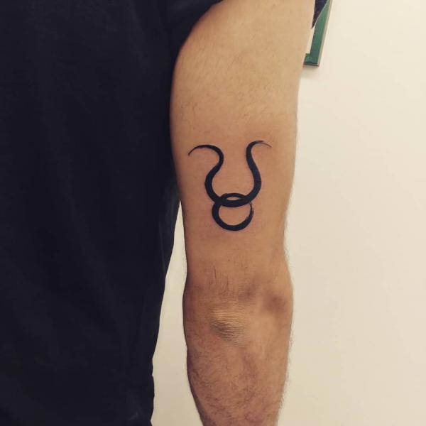 Stylized simple Taurus Glyph