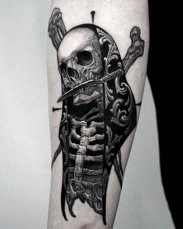A fighting skeleton
