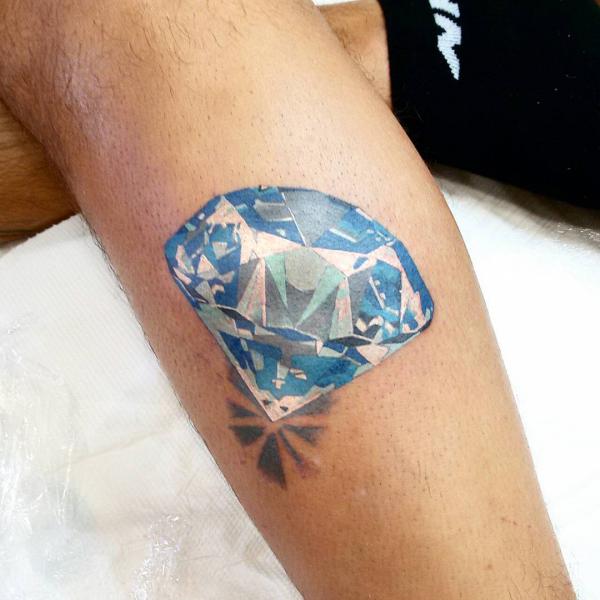 56 Stylish Diamond Tattoos On Finger