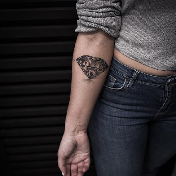 Diamond tattoo black and grey