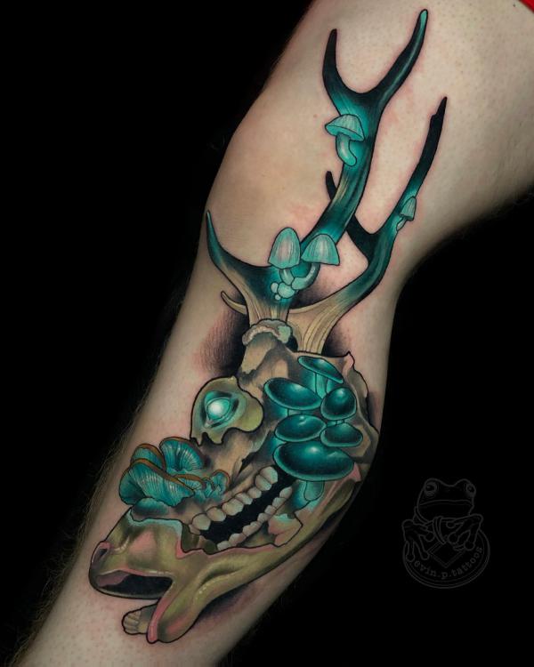 Mushrooms grown on deer skull