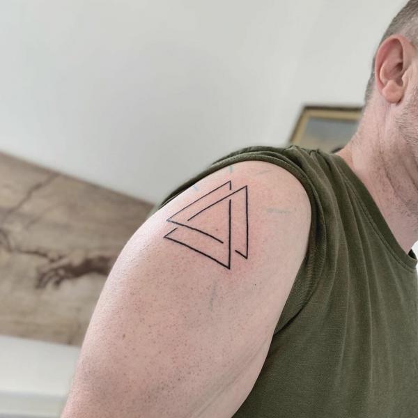 Valknut line work