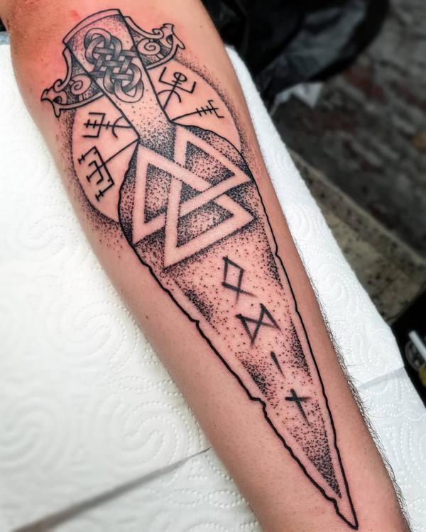 The spear of destiny tattoo A lança do destino  Destiny tattoo Tattoo  designs Tattoos
