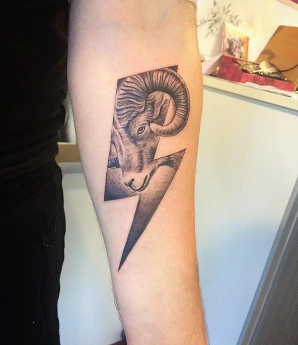 Ram head lightning bolt