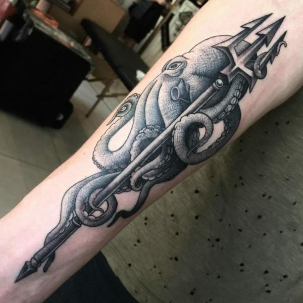 Realistic trident With Octopus