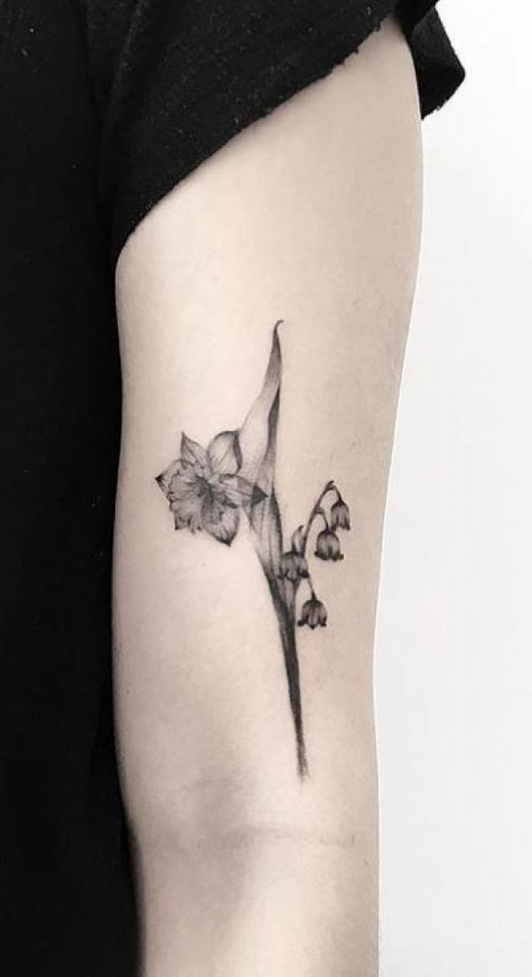 Black and grey daffodil with lily of the valley