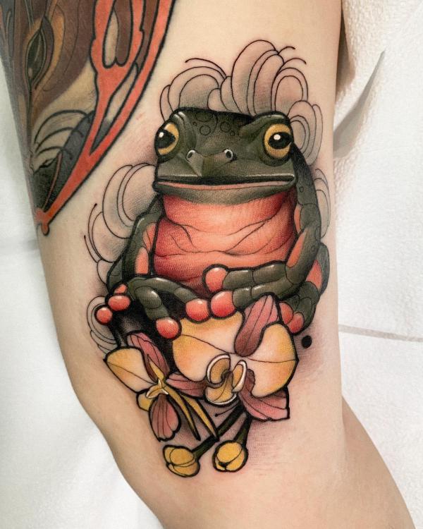 Frog tattoo on upper arm