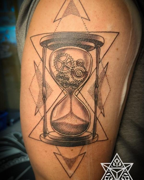 Geometric hourglass with gears