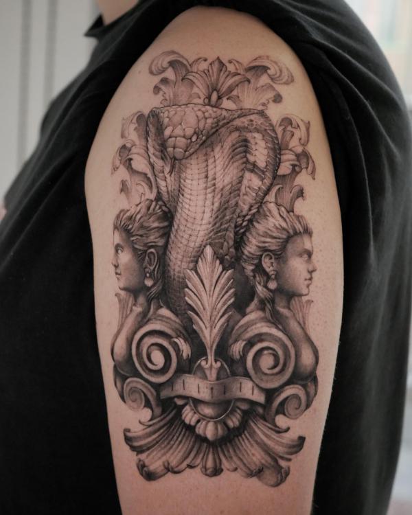 Cobra with baroque ornamental females