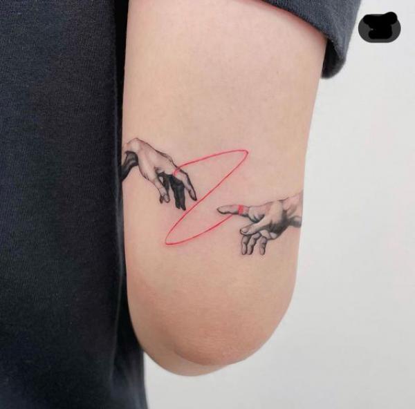 Connecting Adam hands with a line