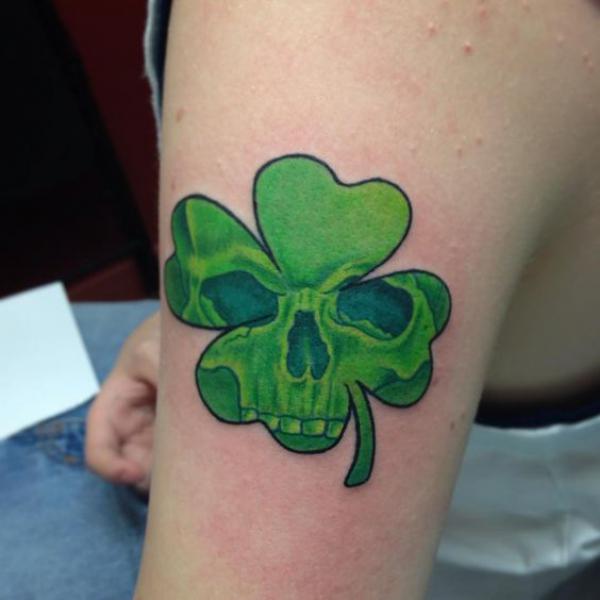 Four leaf clover skull tattoo