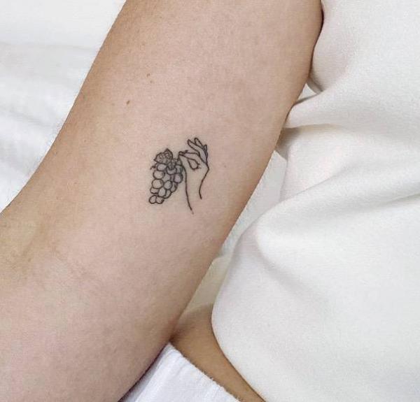 Minimalist grape hold with fingers tattoo