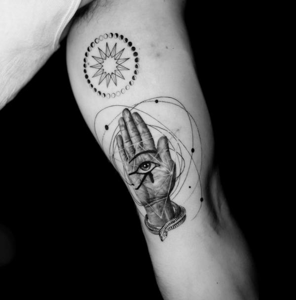 The sun and a hand with an eye of Ra