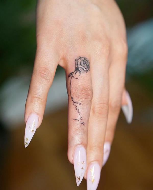 40 Timeless Rose Finger Tattoo Designs | Art and Design