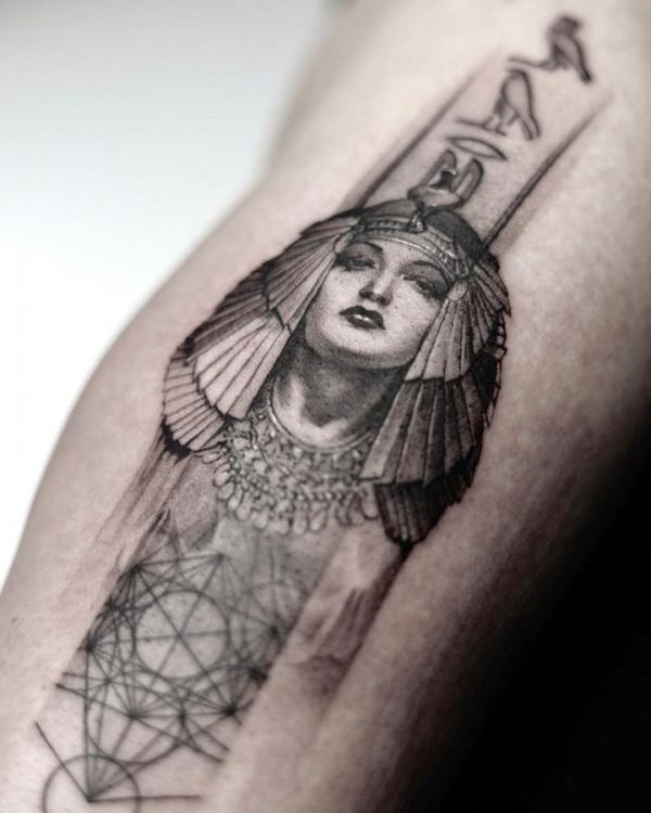 Cleopatra and Metatron's cube tattoo