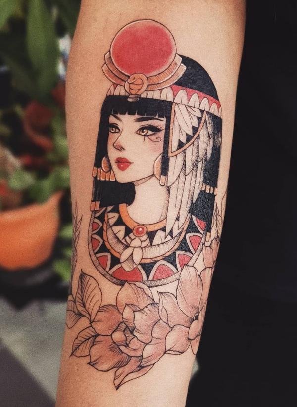 Cleopatra with sun disk tattoo