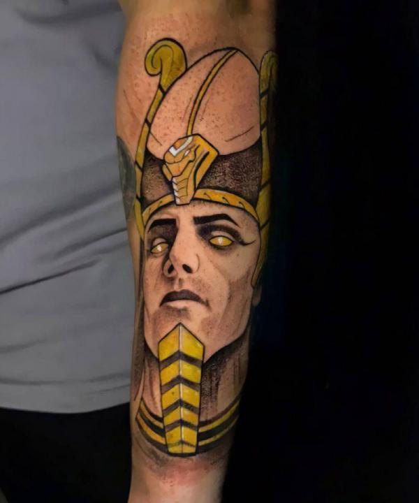 Hình xăm mặt ngoài cẳng tay của Osiris