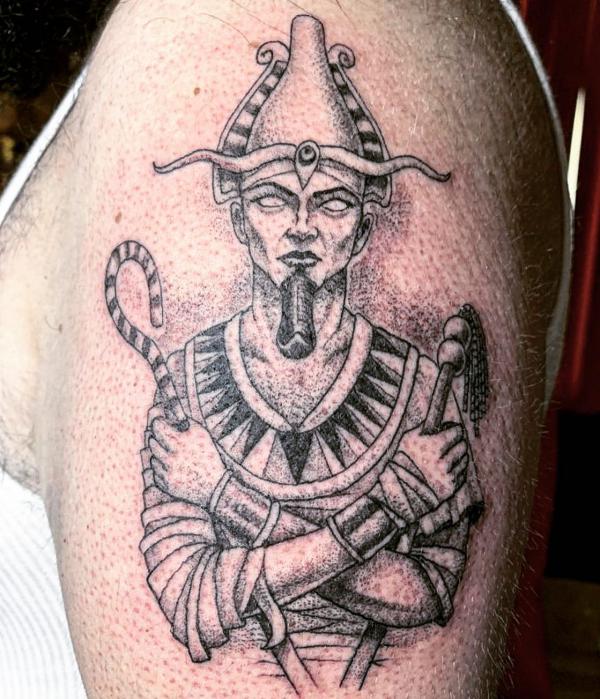 Hình xăm Osiris trên cánh tay