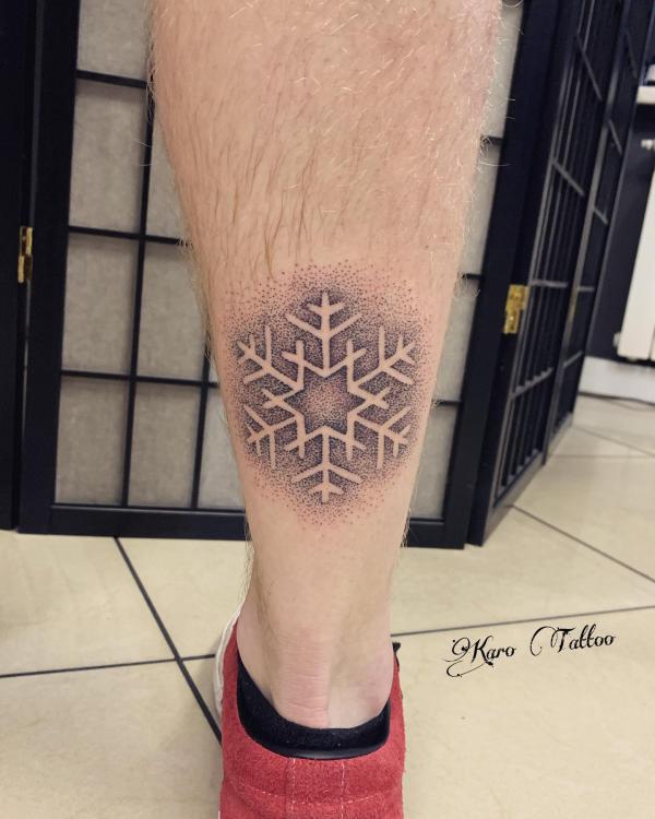 Snowflake dotwork above ankle