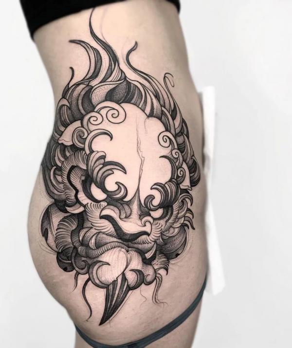 Black and white foo dog hip tattoo for women