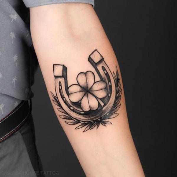 Black and white horseshoe with clover tattoo
