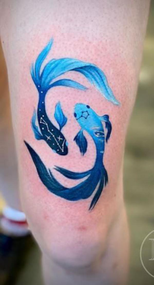 Blue Pisces fish tattoo above the knee tattoo