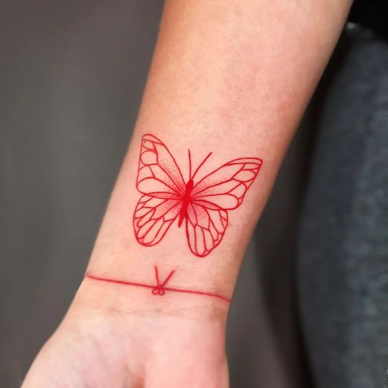 Hình xăm cổ tay con bướm đỏ có đường nét tinh xảo