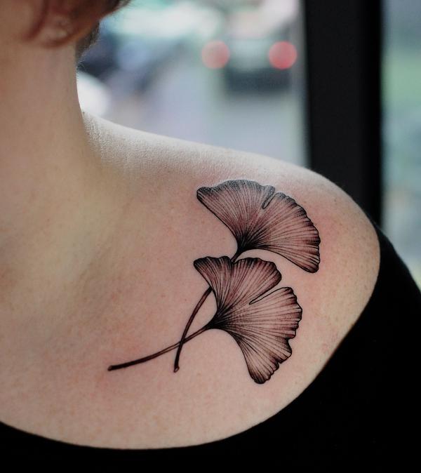 Ginkgo leaf shoulder tattoo