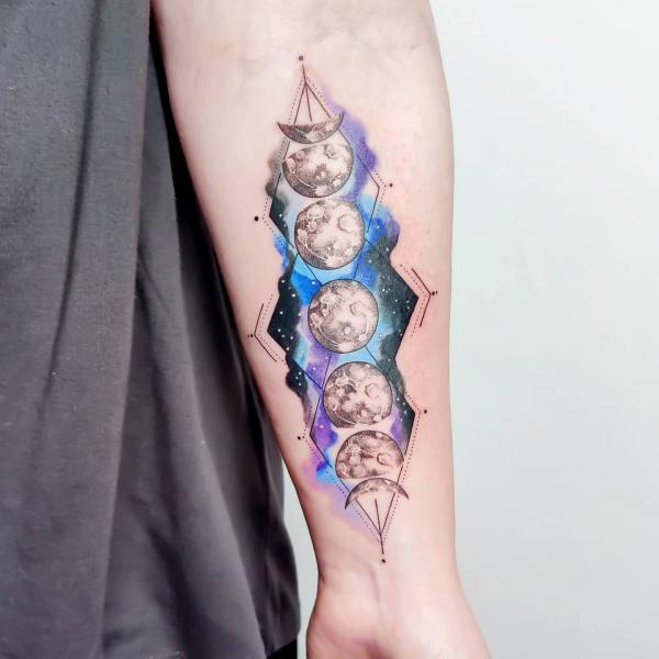 Geometric Moon phases and galaxy tattoo