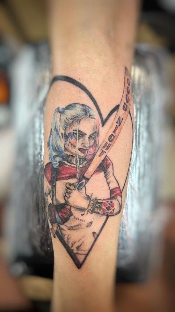Harley Quinn holding her baseball bat heart tattoo