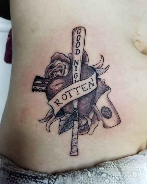 Heart and dun with rose and Harley Quinns Good Night baseball bat wrapped with ribbon bearing the word Rotten tattoo