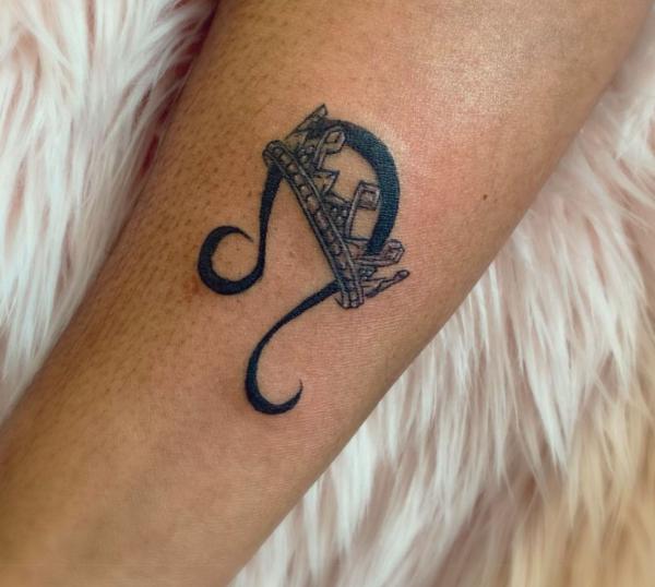Leo glyph with queen crown tattoo