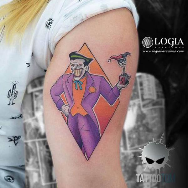 Mark Hamill joker holding Harley Quinn tattoo on upper arm