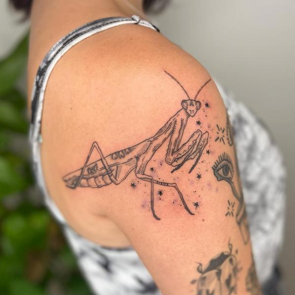 Praying mantis shoulder tattoo