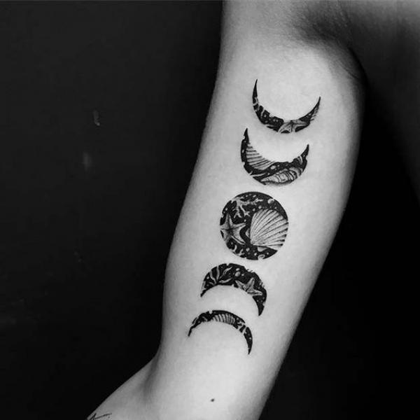 Shell and starfish Moon phases upper arm tattoo