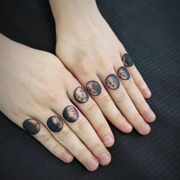 moon phase tattoo on fingers of both hands